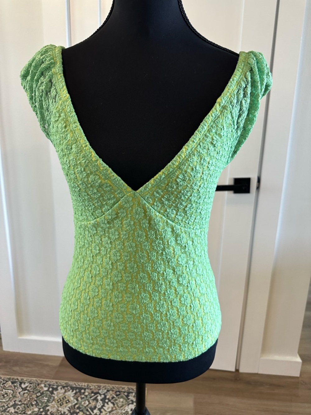 Urban Outfitters Size Small Green Textured V-Neck Women's Top